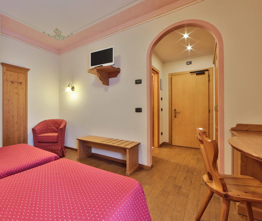 Hotel Fai ไฟเดลลาปากาเนลลา ภายนอก รูปภาพ