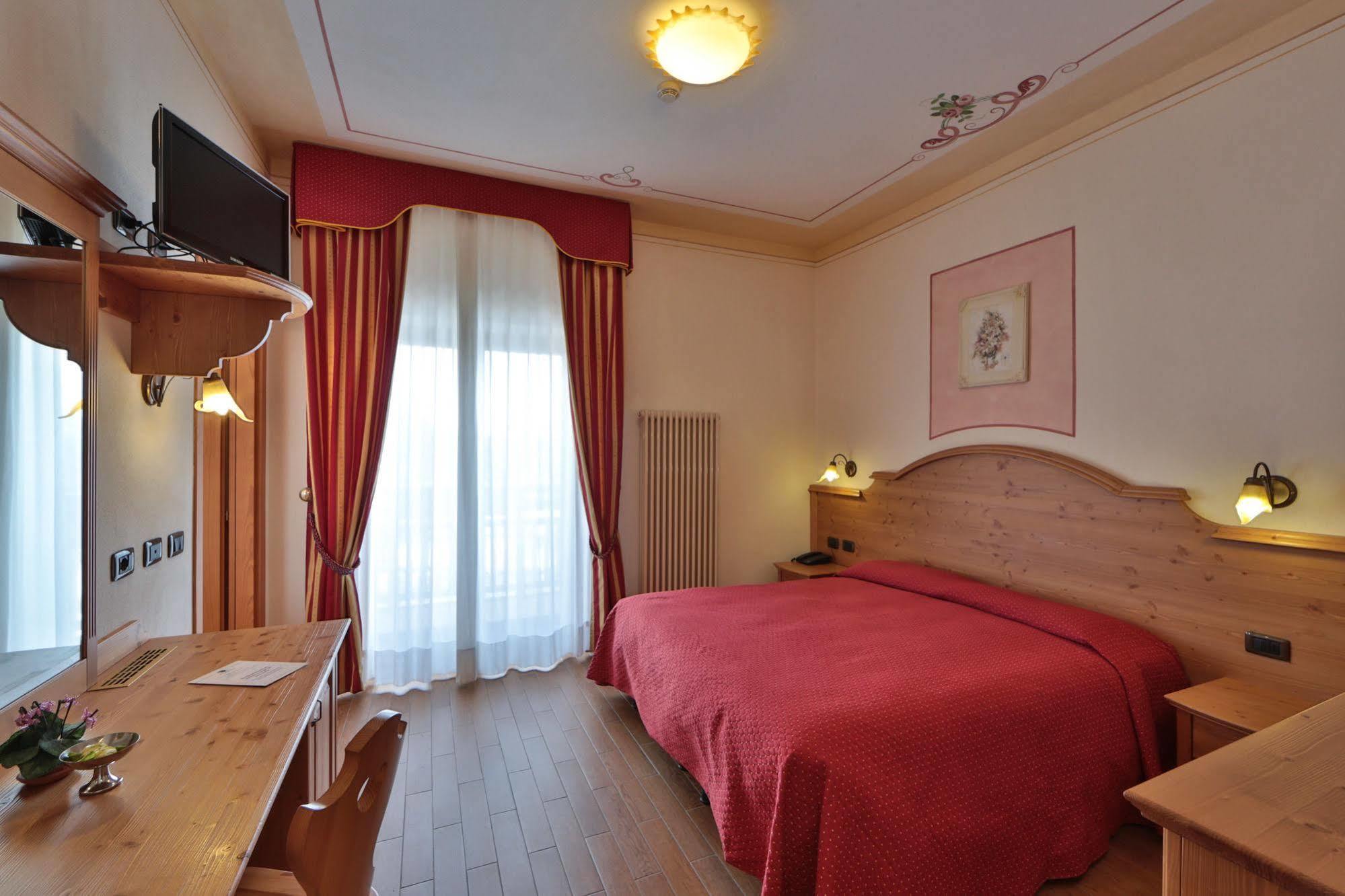 Hotel Fai ไฟเดลลาปากาเนลลา ภายนอก รูปภาพ